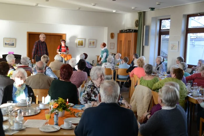 Senioren, Seniorentreff, Kaffeezeit, Menschen, Reden